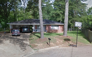 Building Photo - 3 Bed 2 Bath House Available for Rent