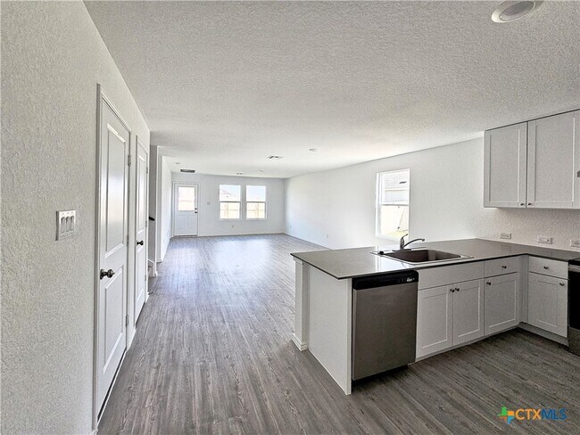 Building Photo - 805 Riviera Ct
