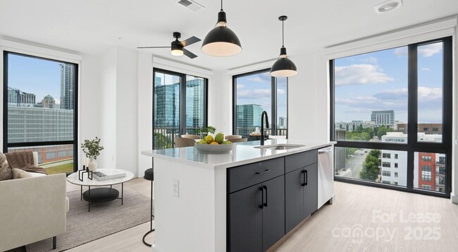 Building Photo - 1007 S Mint St