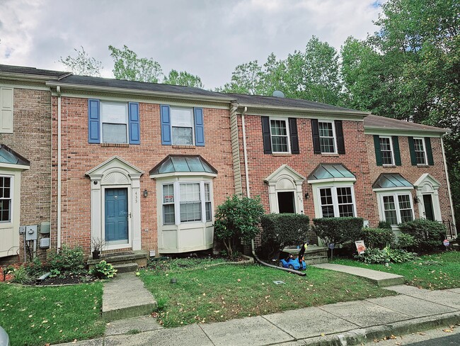 Building Photo - 435 Oakton Way