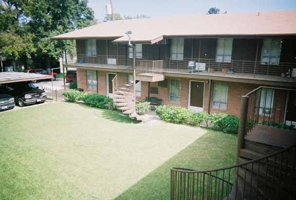 Primary Photo - 705 N Main St