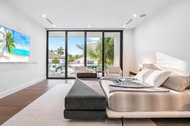 Building Photo - 3367 NE 168th St