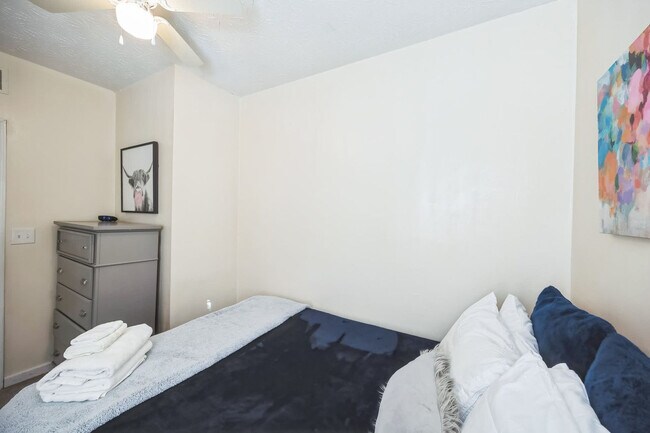 Building Photo - 105 Ash St