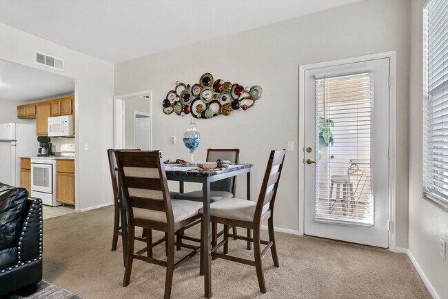Building Photo - Fully Furnished/Great location 3 bedrooms 2  bath, community pool/gated in south summerlin area