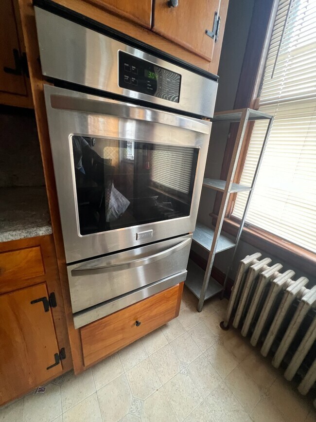 Oven - 313 E 17th St