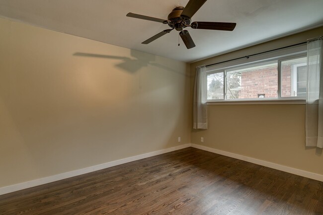 Building Photo - Seattle Home with HUGE yard in a Great Nei...