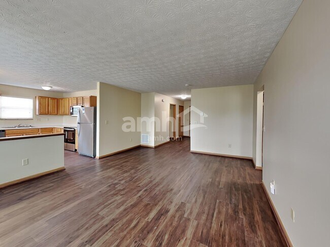 Building Photo - 461 Dover Pond Dr