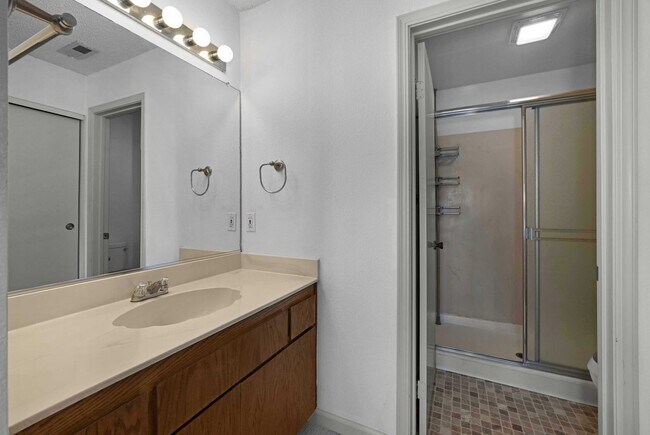 Building Photo - Update and Move-In Ready, 2BD/2BA, End-Unit Upper-Level Condo in Fostoria Terrace- DANVILLE