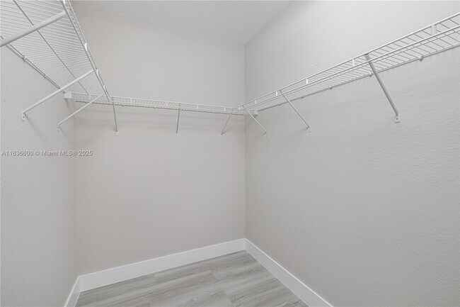 Building Photo - 942 SW 147th Ct