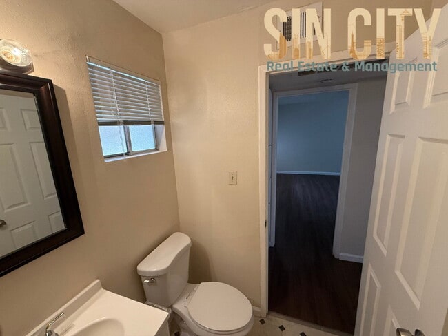 Building Photo - Discover Urban Comfort: Spacious 1-Bedroom Oasis at Lyn Capri