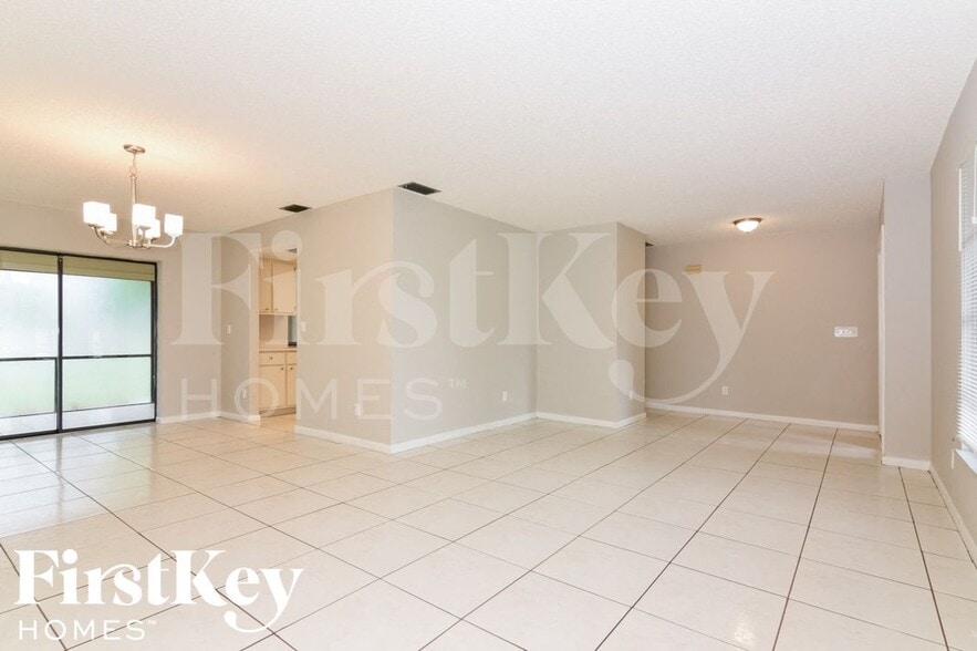 Building Photo - 620 SE 29th St