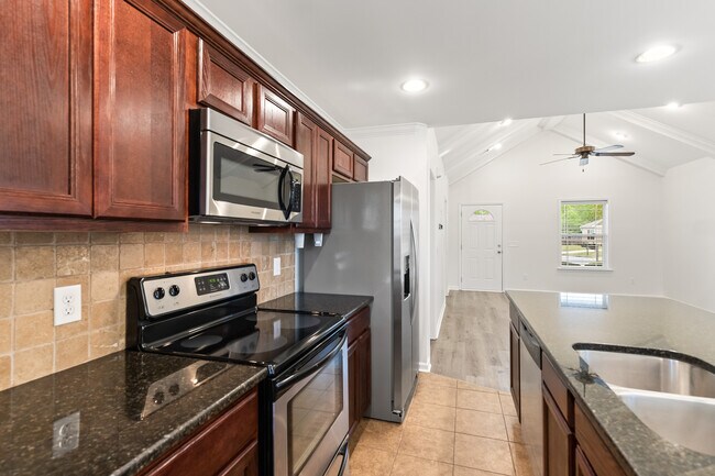 Kitchen - 827 Berkshire Ct