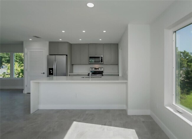 Building Photo - 310 Hibiscus St