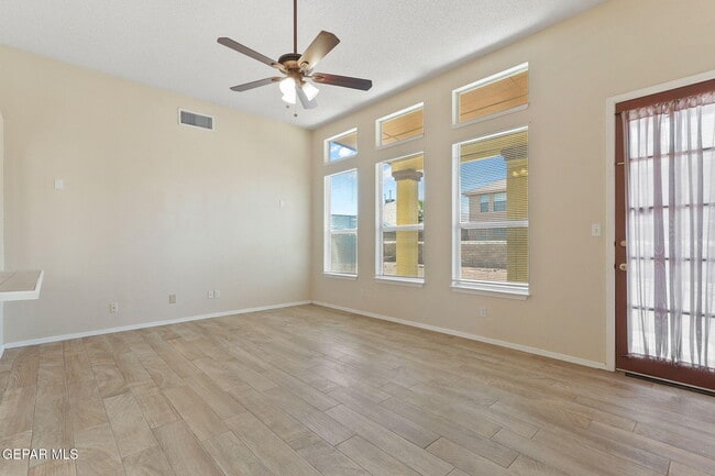 Building Photo - 2029 Sun Chariot St