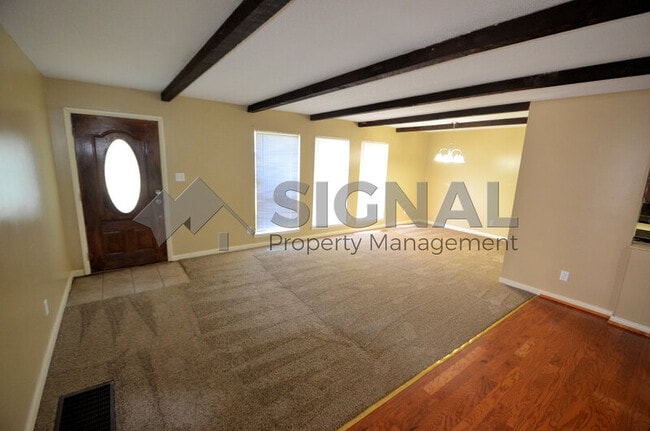 Building Photo - 4001 6th Ave