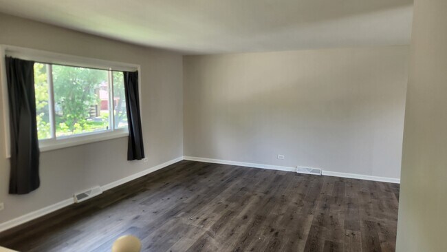 Building Photo - 418 Assembly Dr