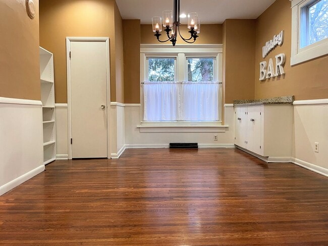 Building Photo - 381 Alden Ave