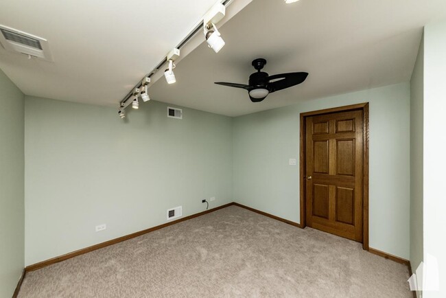 Building Photo - 2 bedroom in Chicago IL 60640