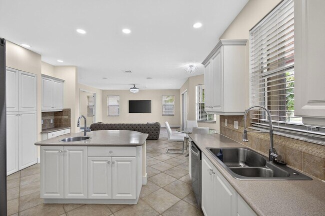 Building Photo - 1724 Annandale Cir