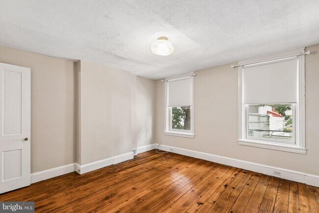 Building Photo - 788 N Croskey St