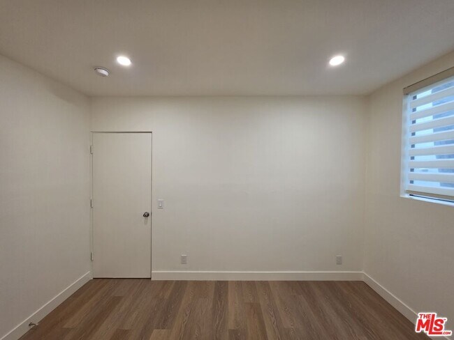 Building Photo - 1421 Greenfield Ave