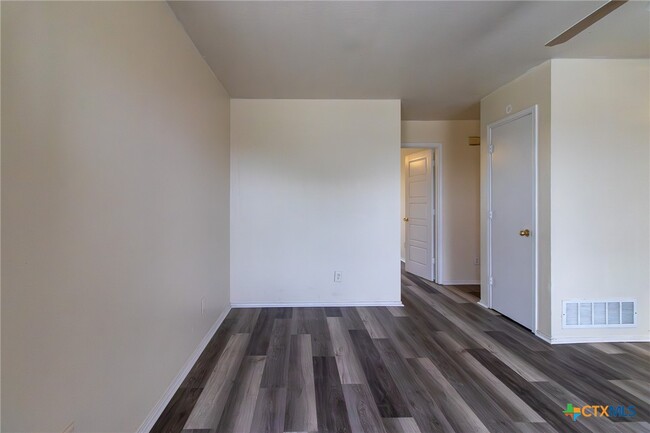 Primary Photo - 1601 Benttree Dr