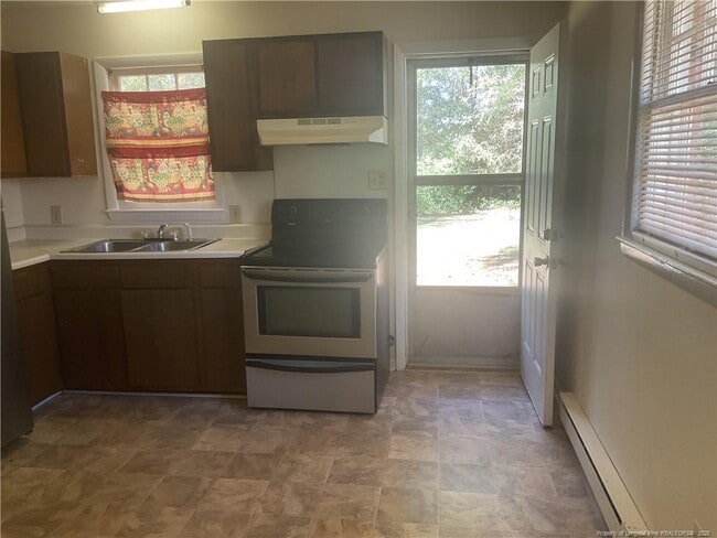 Building Photo - 814 Varsity Dr