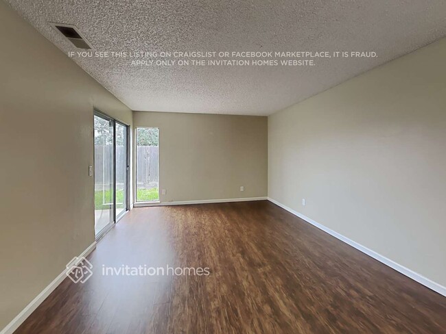 Building Photo - 5821 Longs Peak Pl