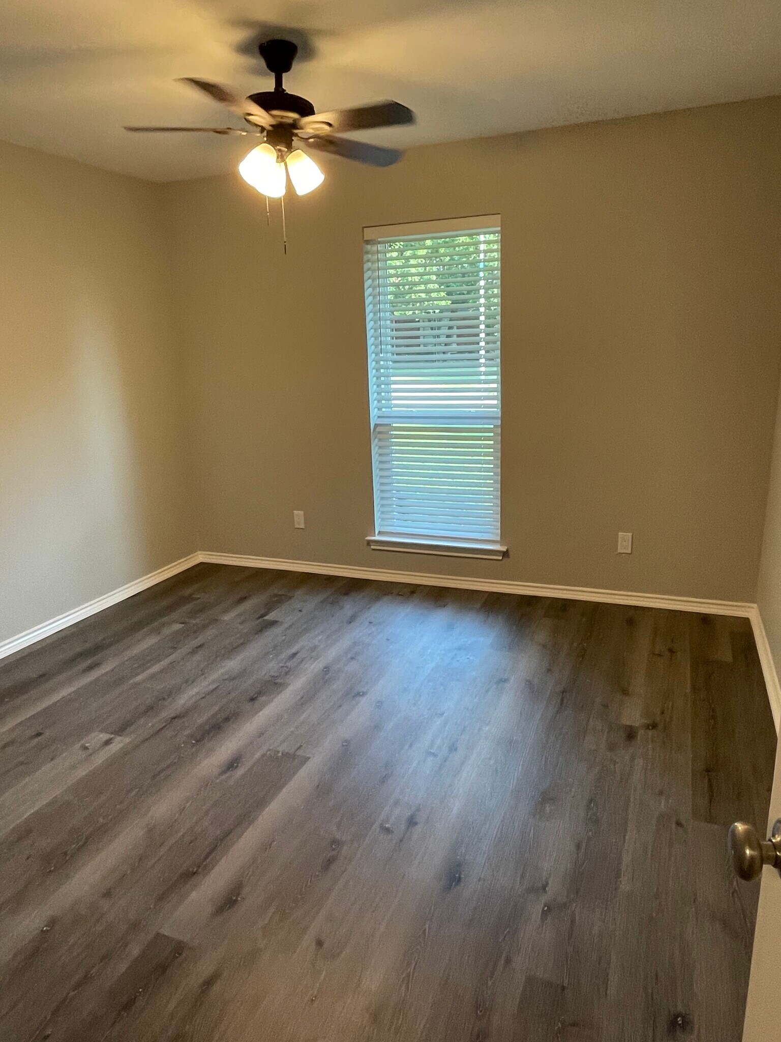 Building Photo - 807 Rush Creek Dr