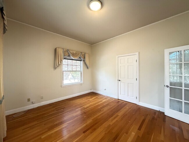 Building Photo - 738 Palmera Ct