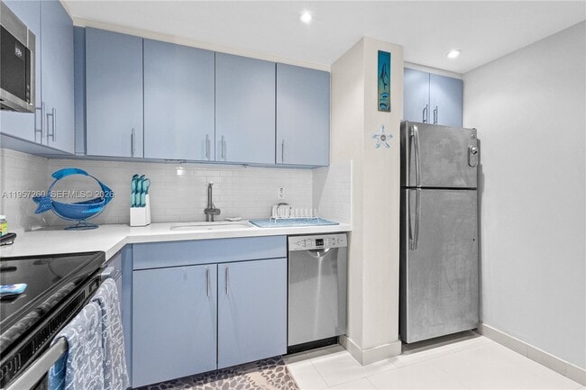 Building Photo - 1345 Lincoln Rd