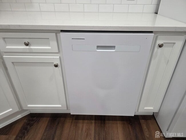 Building Photo - 93 Player Ave