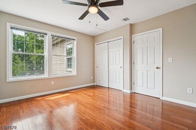 Building Photo - 141 Walnut St