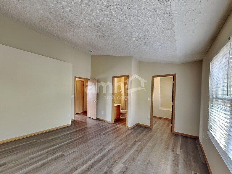 Building Photo - 3035 Representation Ter