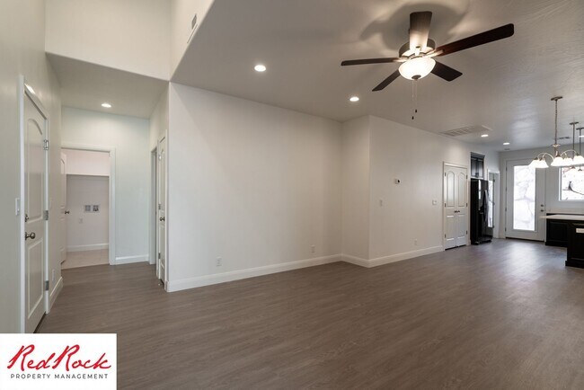 Building Photo - St. George 3 Bedroom Single-Level Home–$30...