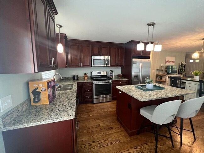 Building Photo - Charming 3-Bedroom Home with Modern Comfor...
