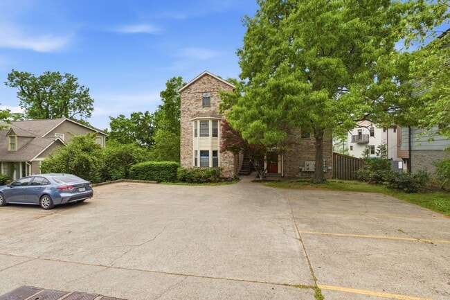 Building Photo - 515 Chesterfield Ave