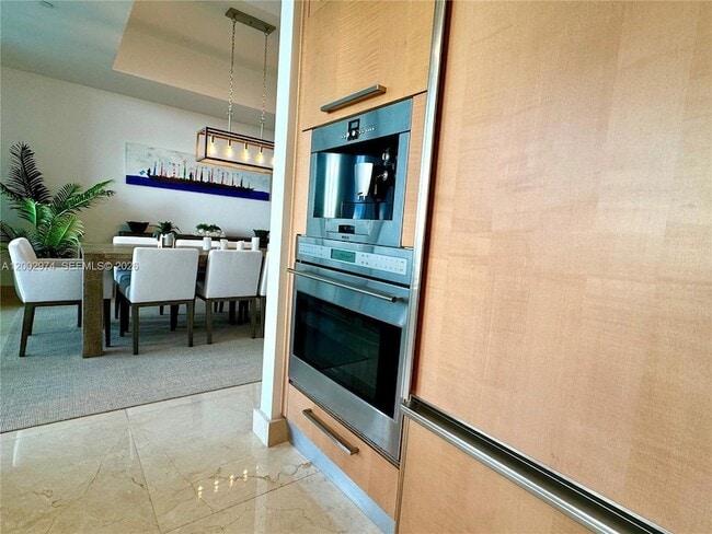 Building Photo - 15901 Collins Ave