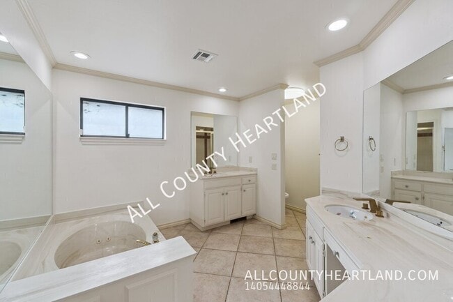 Building Photo - 11100 W Country Dr