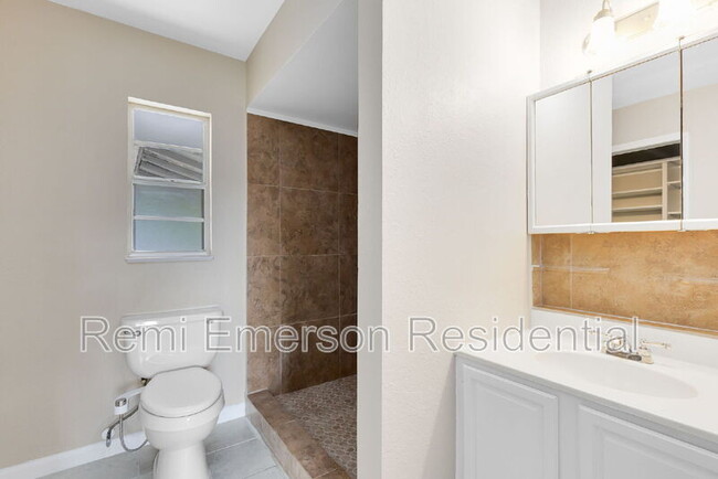 Building Photo - 10562 Bridlewood Ave