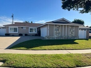 Building Photo - Beautiful 4 Bedroom Home in Huntington Beach