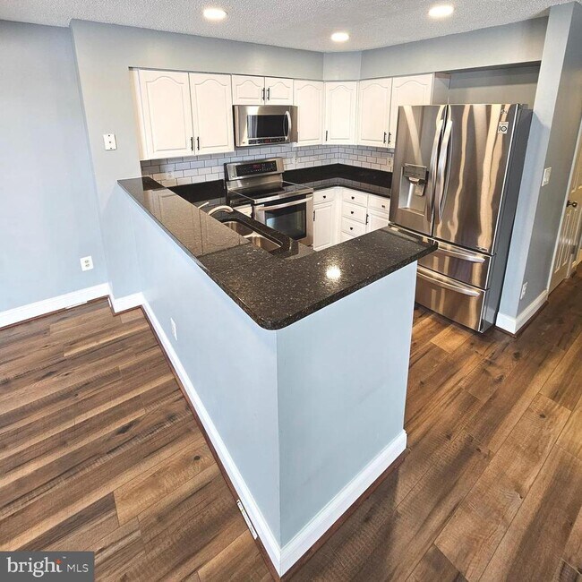 Building Photo - 7009 Birkenhead Pl