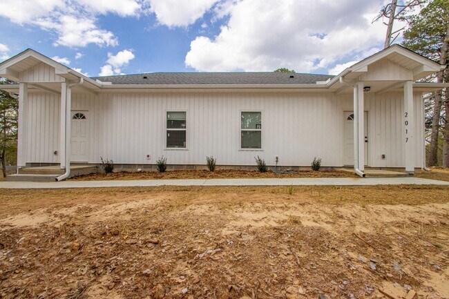 Building Photo - 2015-2017 Scotty Ct