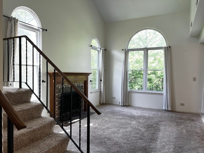Building Photo - 1556 Darien Lakes Dr