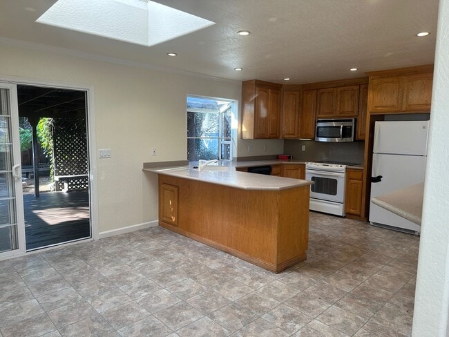 Building Photo - 3BD/2BA Fremont Home with Open Floor Plan and Outdoor Deck