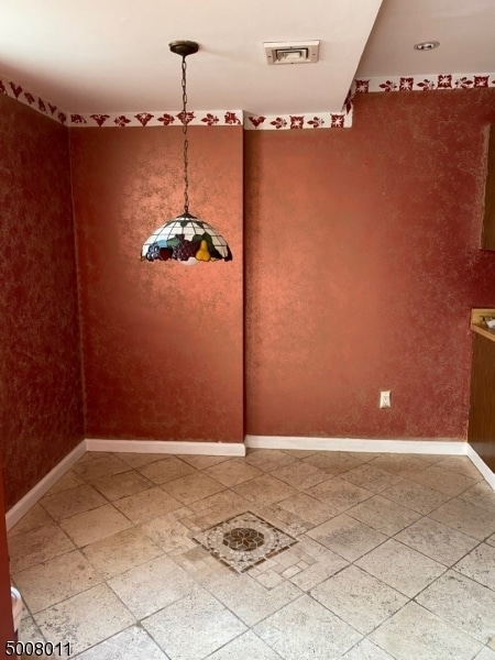 Building Photo - 448 River Rd