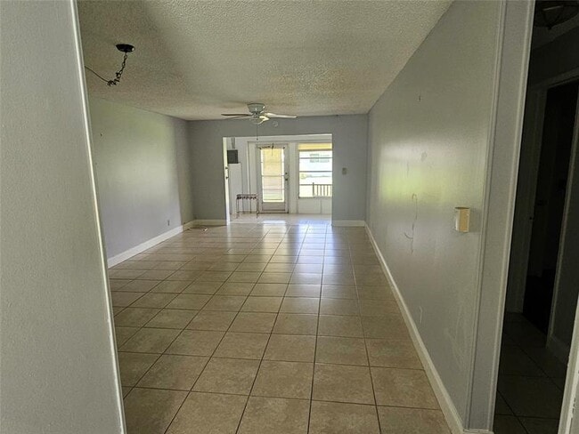 Building Photo - 1140 NW 85th Ave