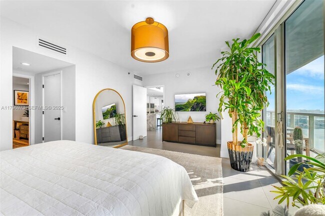 Building Photo - 465 Brickell Ave