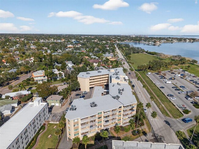 Building Photo - 1200 N Shore Dr NE