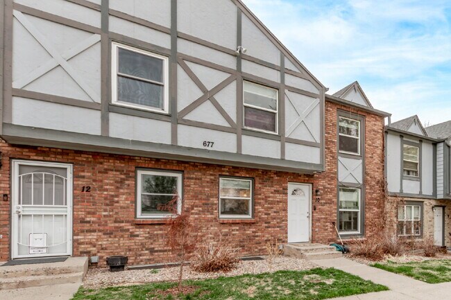 Building Photo - Lovely Three bed / Two bath for rent